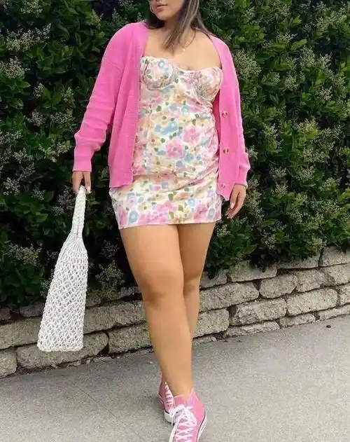 胖女孩也能成"人间辣妹",她就是靠这条裙子爆红的_身材_燕燕_女孩子