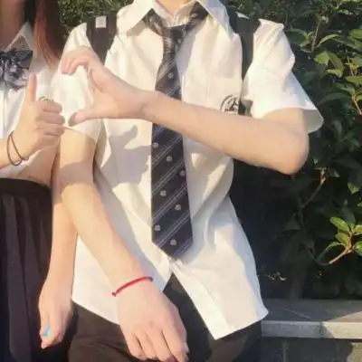 祁安辞独一无二jk制服快手情侣部位头像想你的时候月亮都是温柔的