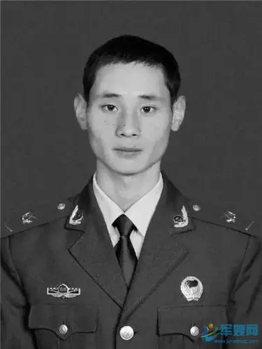 致敬,守护我们的那一缕光明