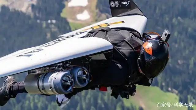 你知道jetman吗?喷气翼背包飞行器,时速高达每小时300多公里