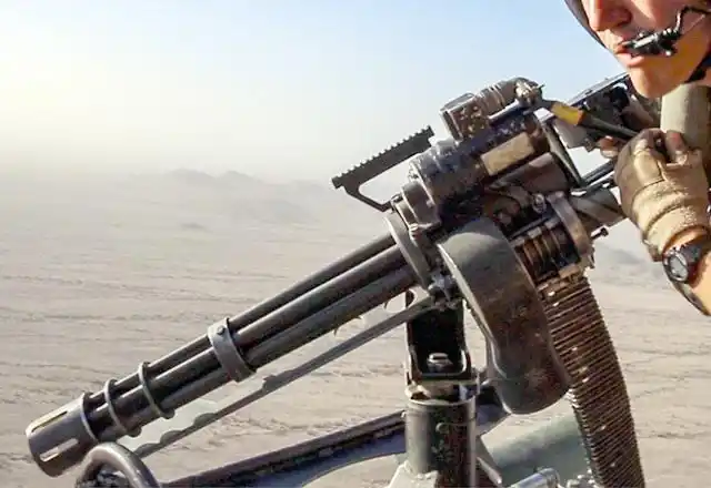 美国m134迷你加特林机枪,缩小版的m61加特林机炮