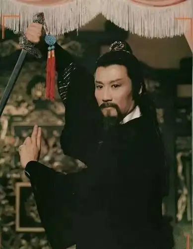 一股风流之气和一股帝王之气,他在83版《射雕》中饰演了杨铁心