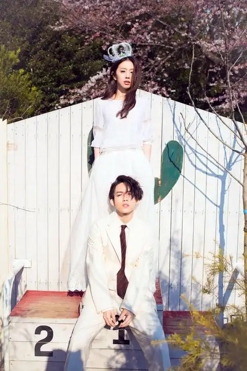 丁文琪婚纱大解密 婚礼后能拆成长裙穿随时回味甜蜜