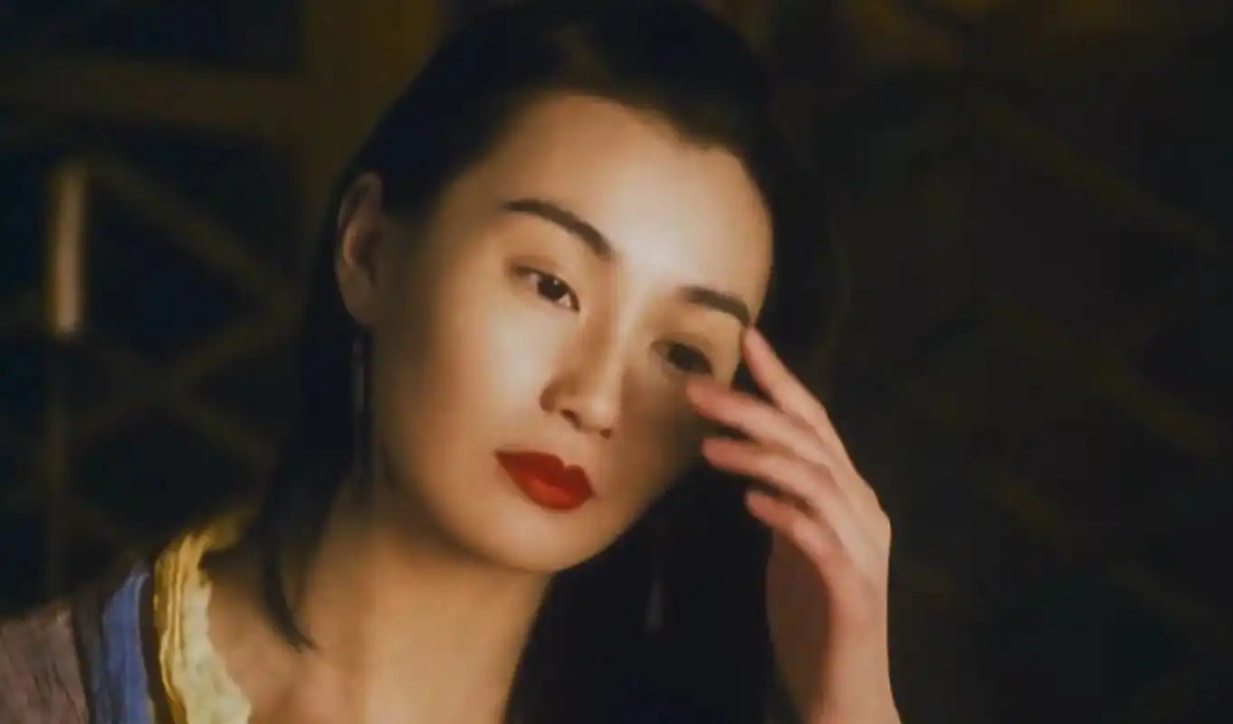 张曼玉回忆拍吻戏经历: 导演都喊咔了, 他还继续, 而且推都推不开