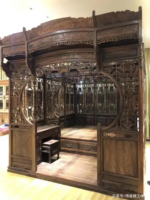 富人床:大红酸枝千工拔步床,一张床一套房