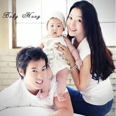 金喜善幸福全家照曝光 一家三口甜蜜温馨