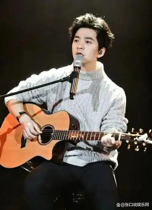 1993年李健清华大学的入学照突然火了冲上热搜工作室分享