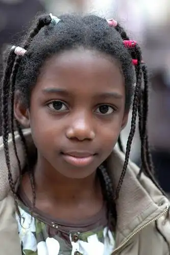 文静的黑人小女孩.