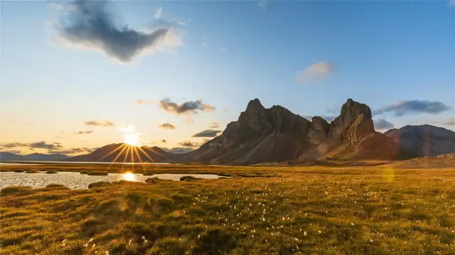 明媚的冰岛风光高清桌面壁纸
