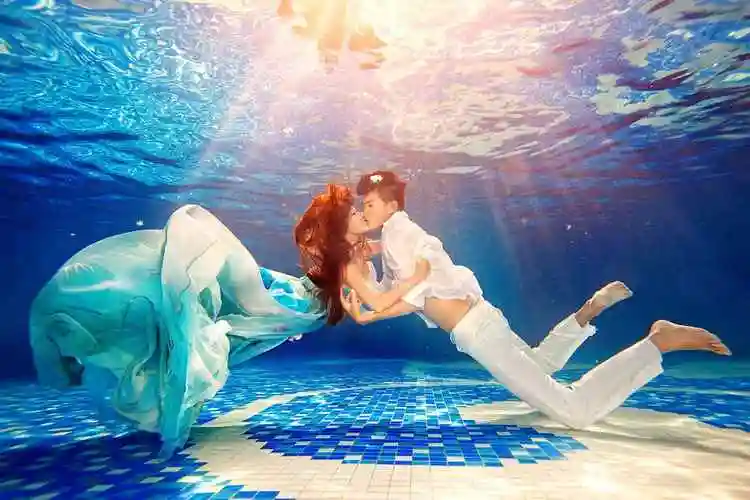 名人大s与汪小菲的婚礼曾轰动一时,体坛佳偶杨威杨云夫妇也曾在天涯