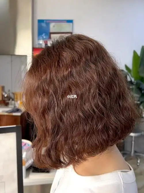 中短发烫这种水波纹慵懒感蛋蛋卷真的很好看