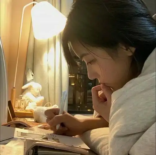 清冷干净小众女生头像