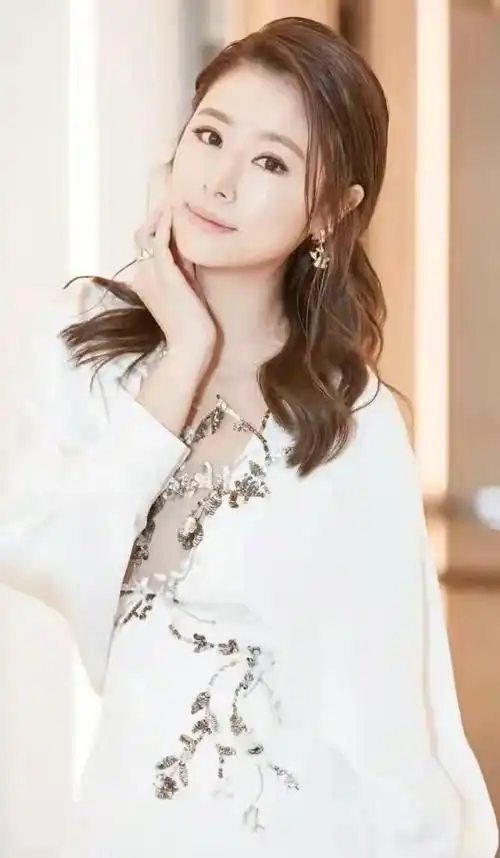 林心如长的太美了精致五官美丽大方