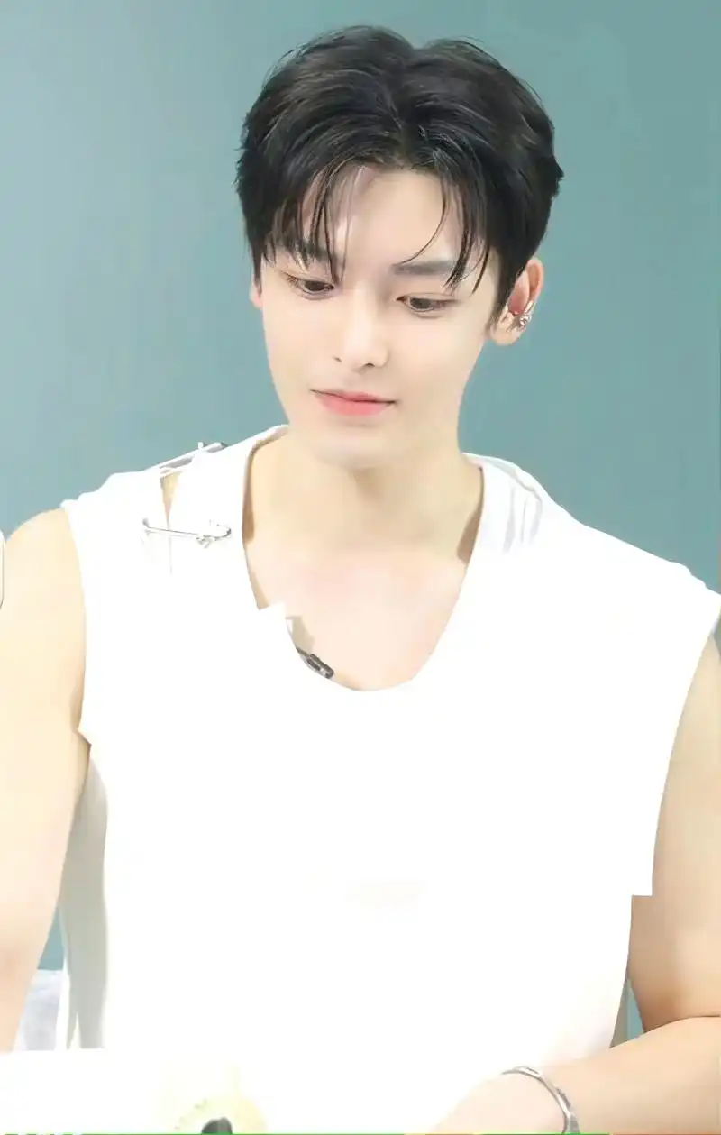 护心侯明昊 #这就是中国式抗老 #侯明昊生图状态 #侯明昊高清壁纸