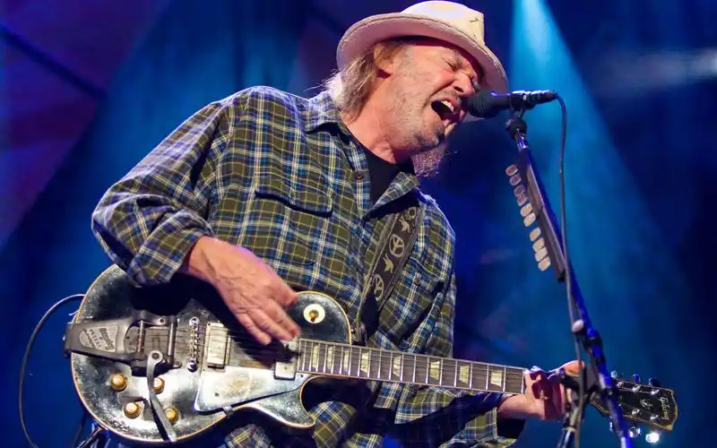 neil young - keep on rocking in the free world