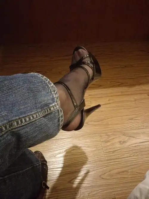 男生穿高跟鞋是一种怎样的体验?