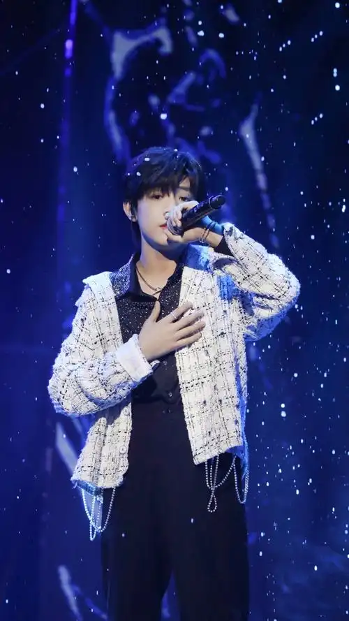 高清无水印壁纸更多爱豆壁纸欢迎关注公众号:是爱豆的壁纸呀张泽禹