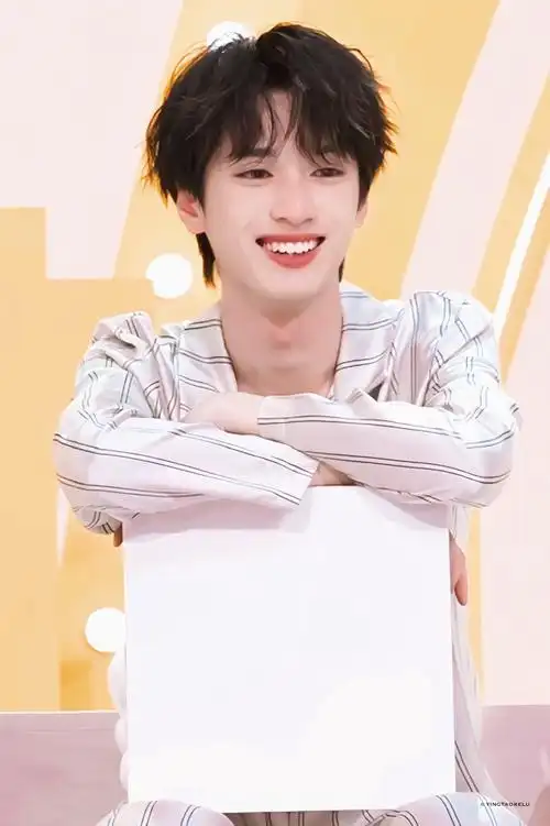 萌晕了  @时代少年团-严浩翔    白板9315p字    ①#腾讯音乐由你