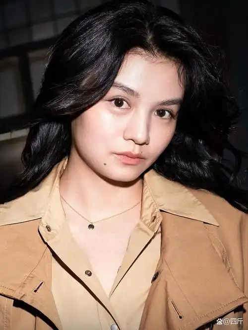 曝女演员春夏遭电影除名,特别主演名单被编辑,疑似涉嫌不当言论