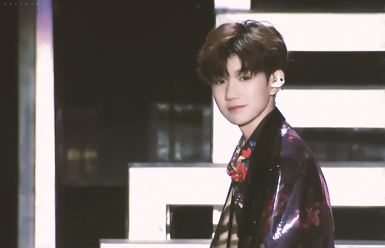 王源动图 - 堆糖,美图壁纸兴趣社区