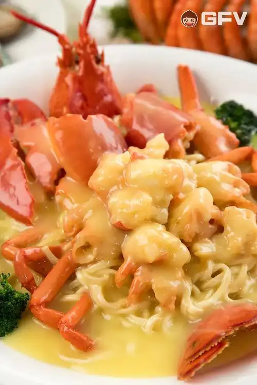 8000m航母级"海鲜渔船"驶进南城,1元吃海鲜!