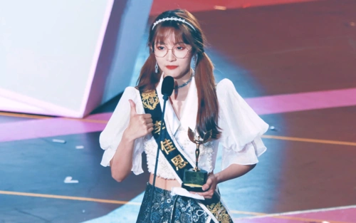 【代投】【李佳恩领奖发言focus】祝贺snh48-李佳恩荣获snh48 group "