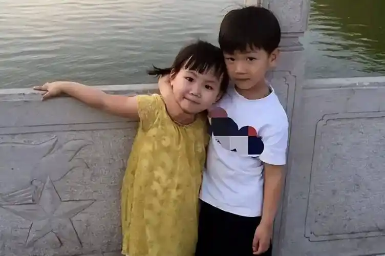 王宝强的儿子长大了,看到这长相,是谁的儿子一目了然_马蓉_冯清_女儿