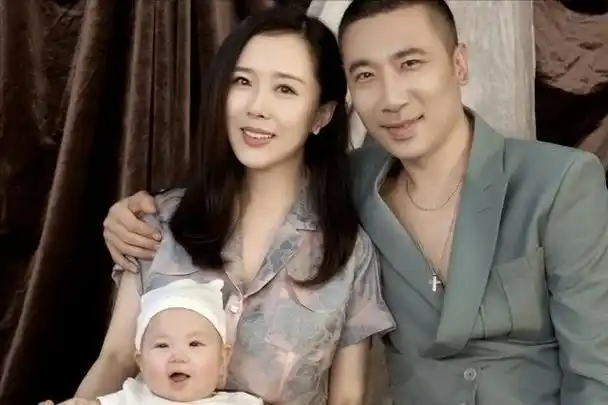 最美嫦娥颜丹晨产后瘦身34斤素颜皮肤状态好惹人称赞