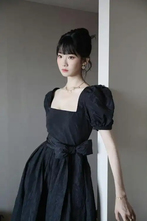 张艺凡07迪奥营业图