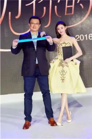 张天爱小露香肩你们的老公也能如此妩媚