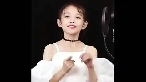 宋小睿从小学模特,现在也在模特童星学院学习.