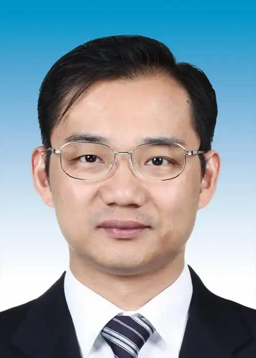 最新新一届上海市政府领导班子成员简历