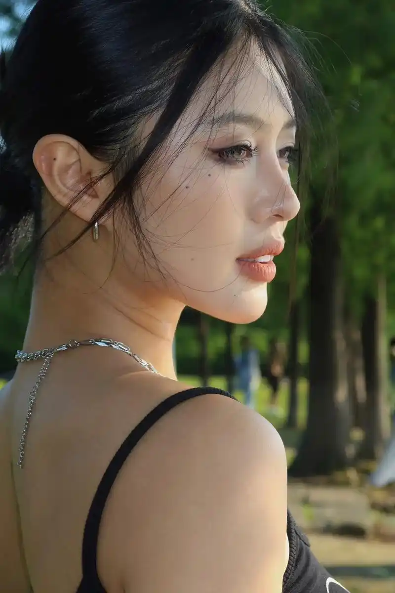 侧脸 - elka兔牙 - 抖音