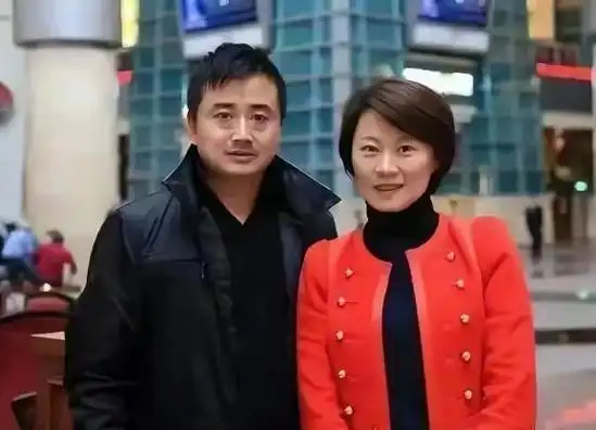 《热辣滚烫》里贾玲妈被狂赞,丈夫竟是《乡村爱情》里的他_澎湃号·湃