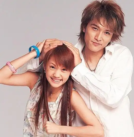 邱泽骗杨丞琳,抛弃唐嫣,最后娶了二婚女人!穿黑色连衣裙