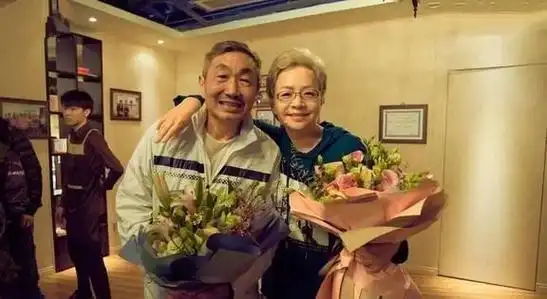 老戏骨杜源和妻子从青梅竹马到白头偕老如今女儿成了他的骄傲