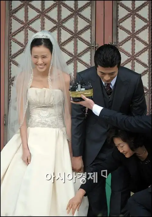 权相佑孙泰英婚宴照9月28日权相佑与孙泰英的婚宴照