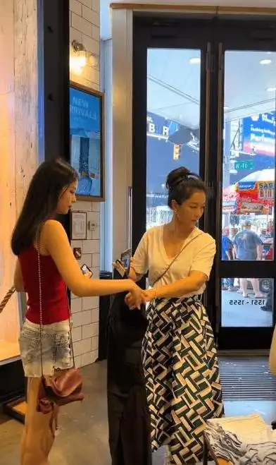 50岁女演员移居美国,女儿艺考全国第一|刘茜|孙思瀚_新浪新闻