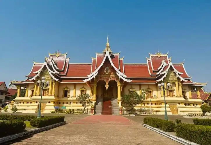 老挝万象,这座建在边界线上的首都,真如大家所说的那么无聊吗?_寺庙_