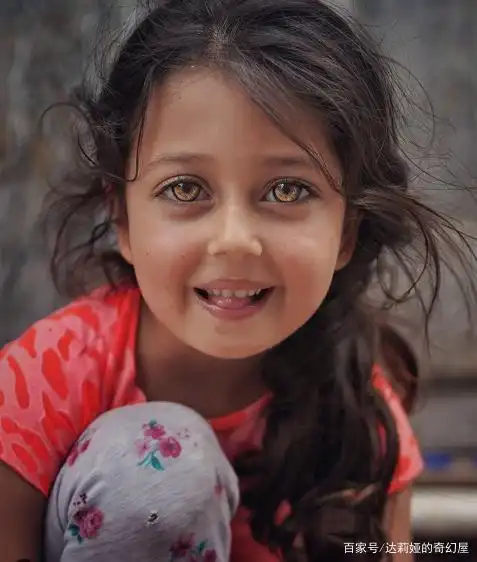 世界上最美的眼睛,有的像精灵之眼,有的像吸血鬼之目