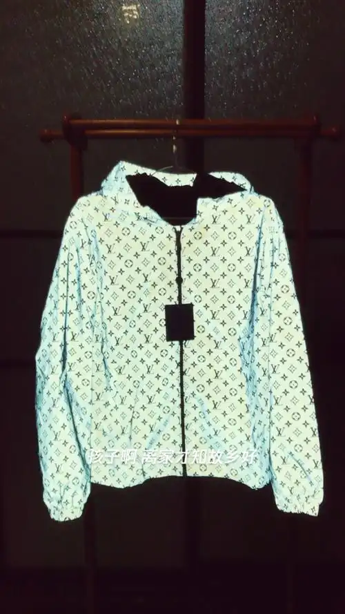 lv 3m老花反光外套 登录腾讯视频搜索c爷出品观看更多详细视频 c爷