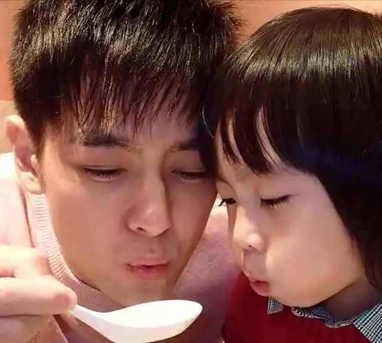 14岁kimi终于露脸,继承爸爸神颜长成大帅哥_kimi_儿子_照片