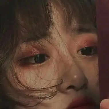 关于分手后的头像女生