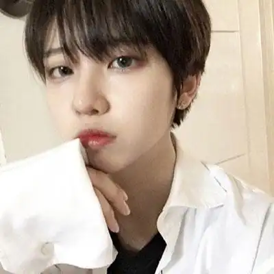 女齐耳短发简笔画