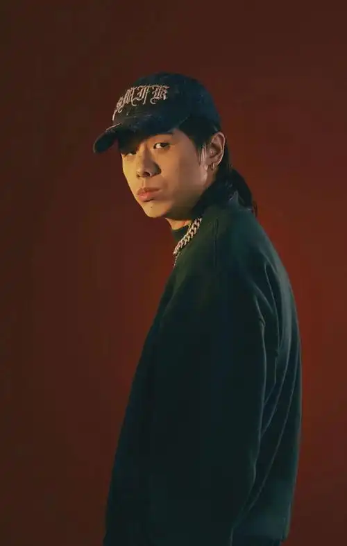 法老与17岁少女恋爱劈腿翻车四人运动中途与前女友复合渣男保人设坐实