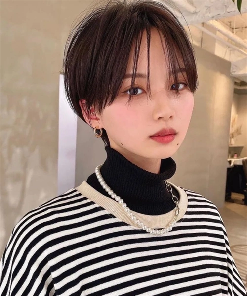 日系中性短发 酷帅温柔兼具_日韩发型 - 美发站