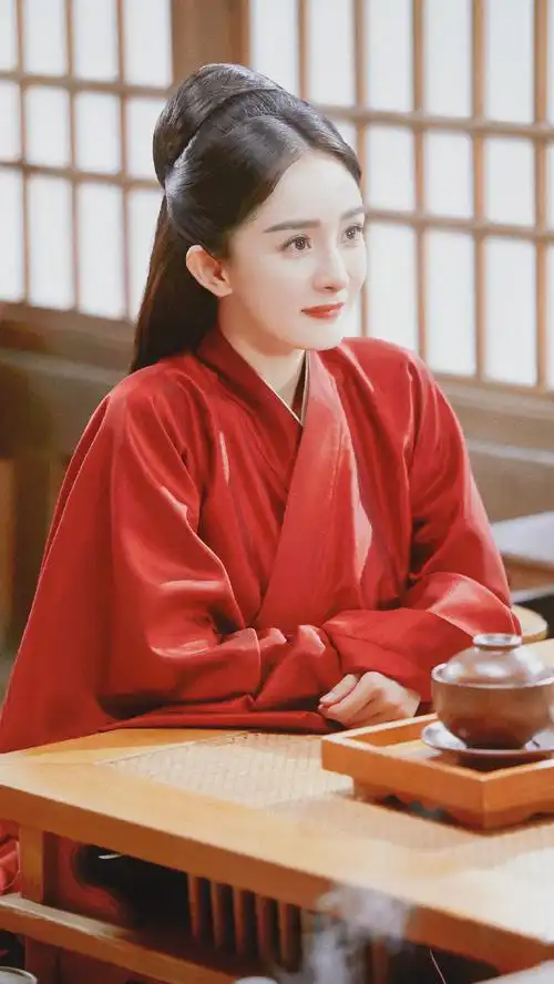 杨幂斛珠夫人大婚造型##杨幂雪中红衣氛围感