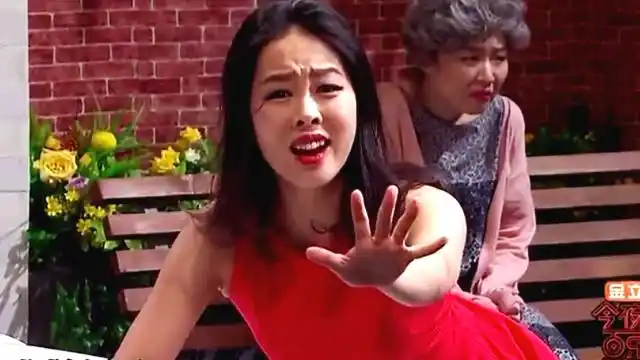 今夜百乐门王祖蓝给女子跳舞女子停不要跳了