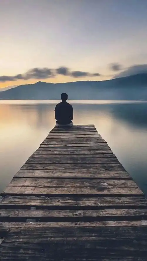 一个人的黑白唯美伤感图片