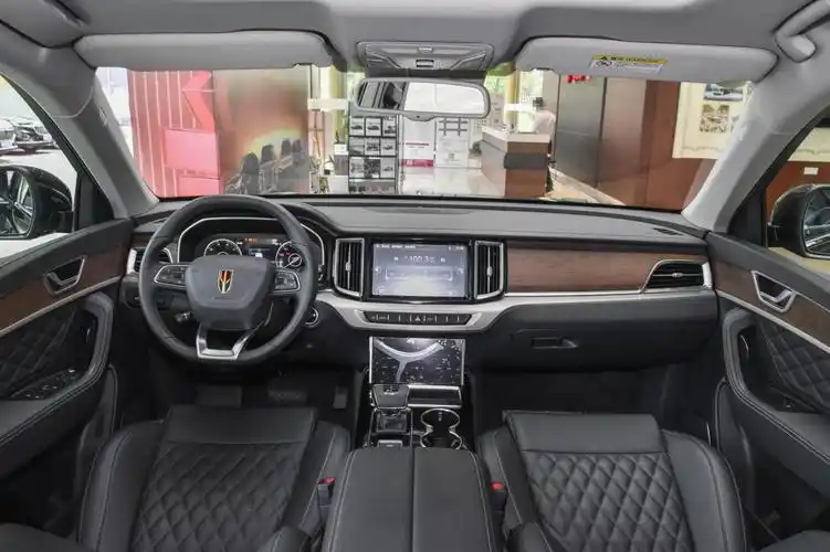 3.0t v6 四驱系统,红旗hs7震撼来袭,带你领略旗舰魅力